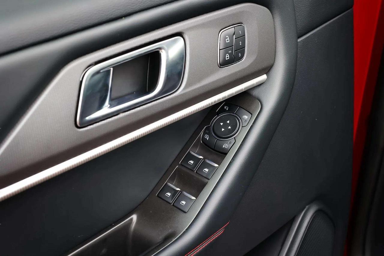 2025 Ford Explorer ST- LINE 2.3L 4WD Photo