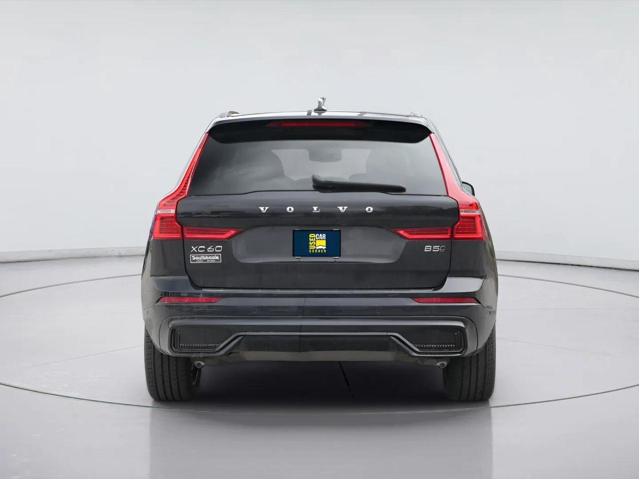 2024 Volvo XC60 Plus Dark Theme Photo
