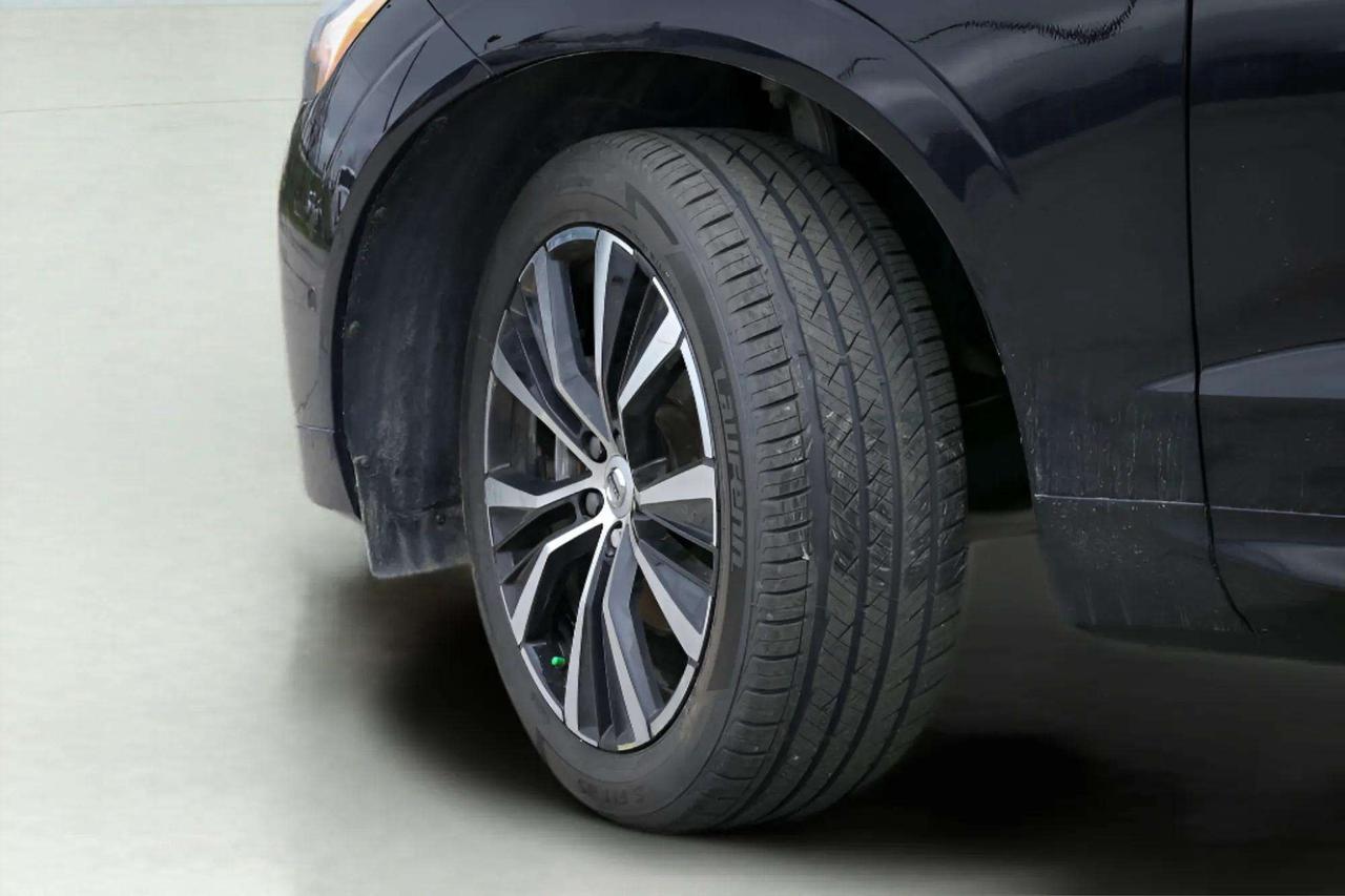 2024 Volvo XC60 Plus Dark Theme Photo