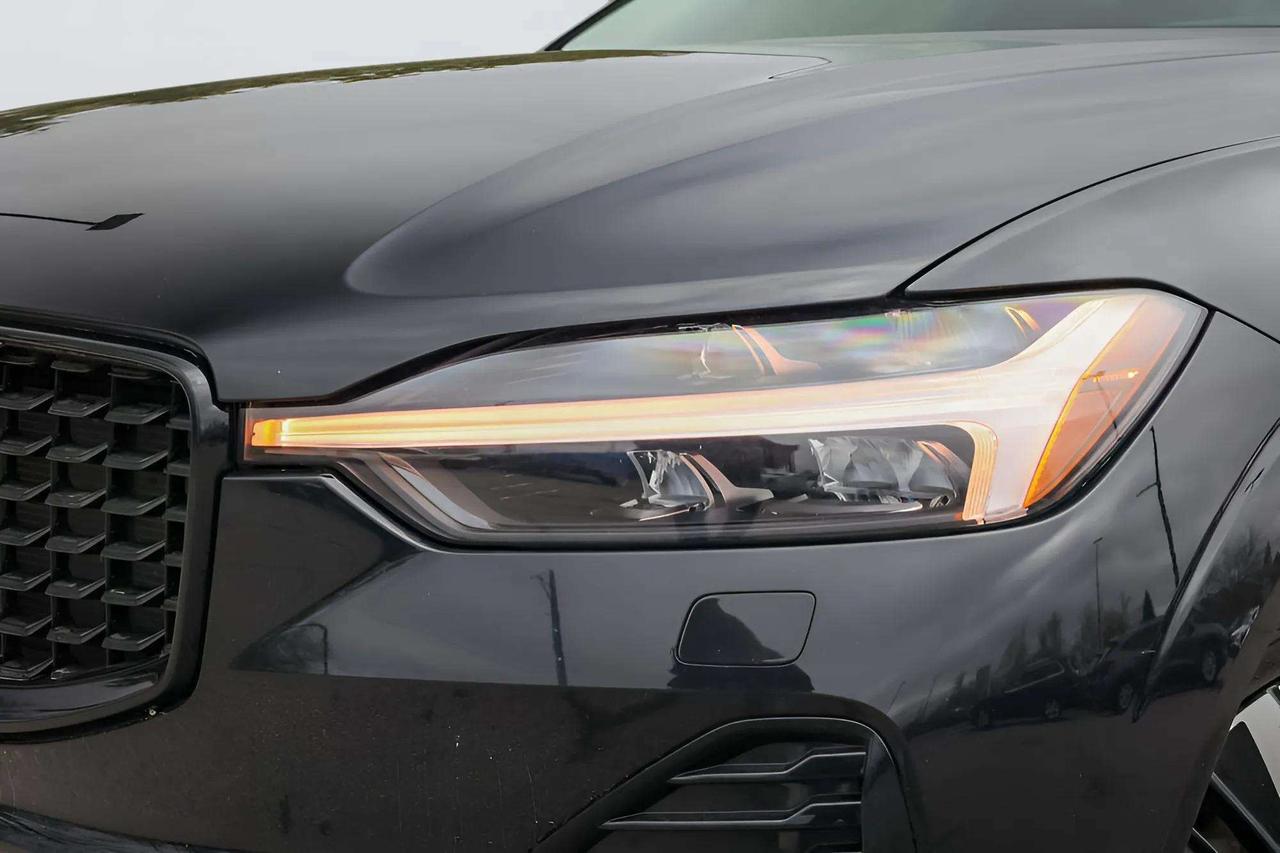 2024 Volvo XC60 Plus Dark Theme Photo