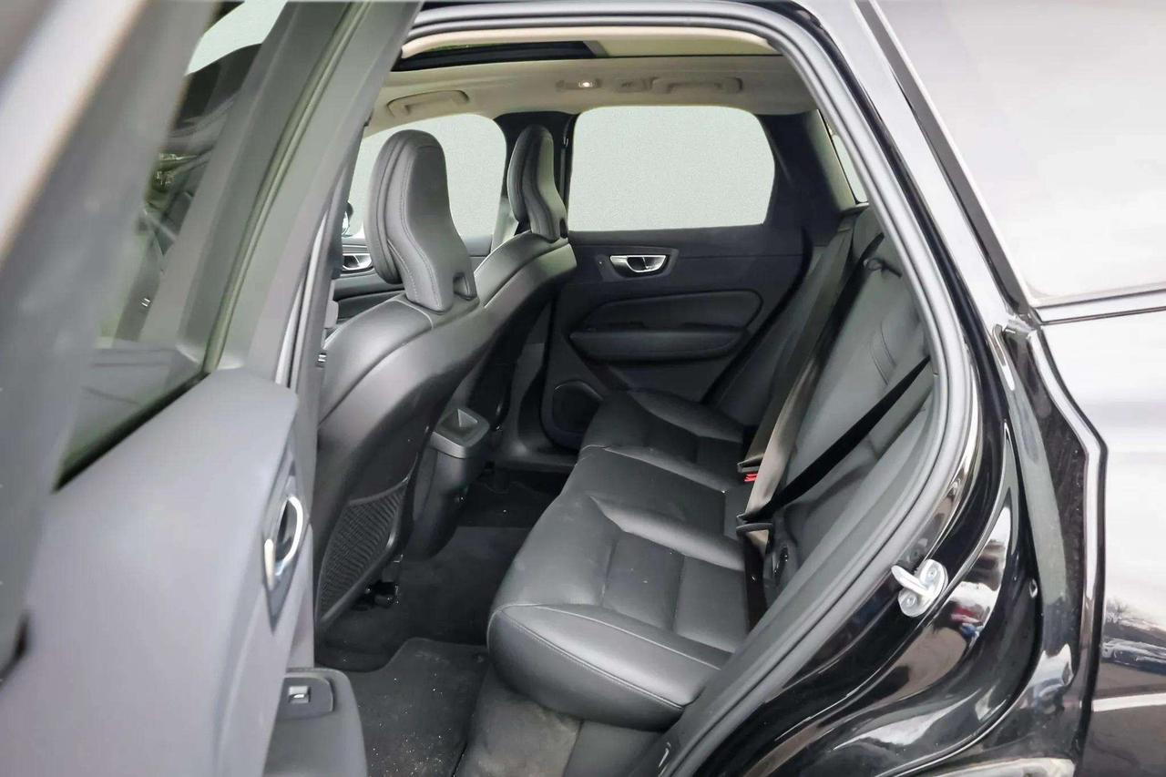 2024 Volvo XC60 Plus Dark Theme Photo