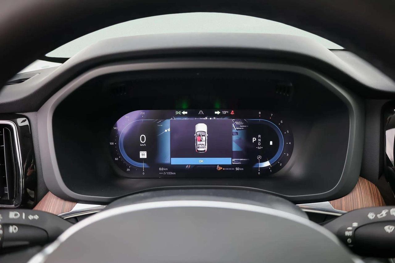 2024 Volvo XC60 Plus Dark Theme Photo