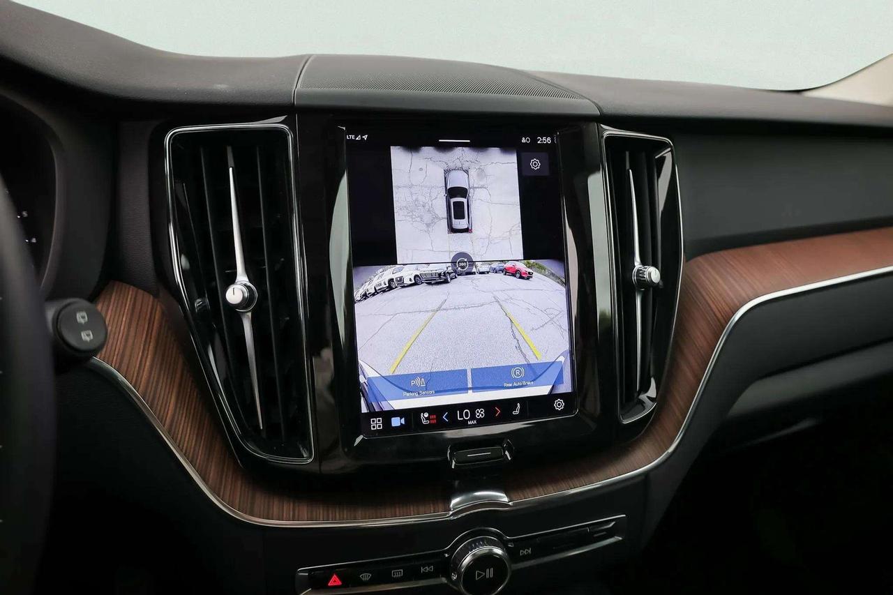2024 Volvo XC60 Plus Dark Theme Photo