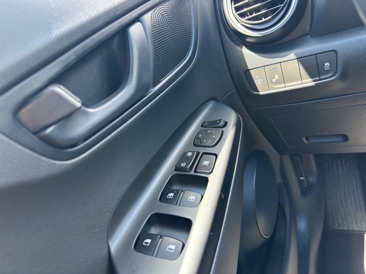 2020 Hyundai KONA Trend | Reverse Cam | Heated Seats Photo
