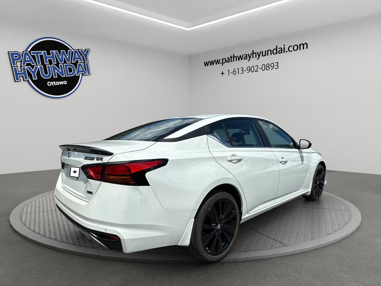 2022 Nissan Altima 2.5 SR Midnight Edition Photo
