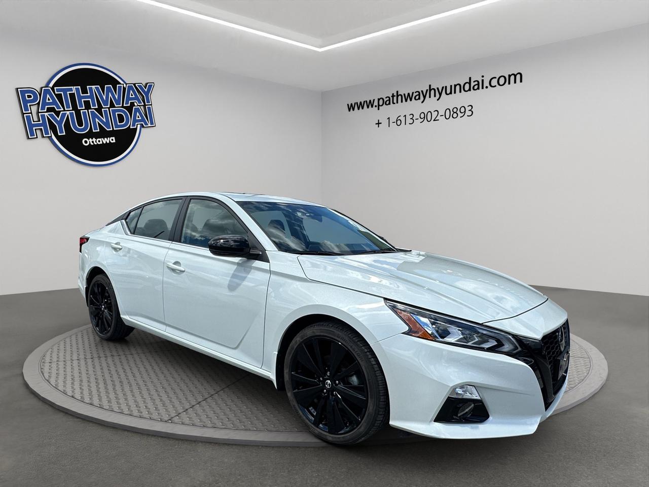 2022 Nissan Altima 2.5 SR Midnight Edition Photo