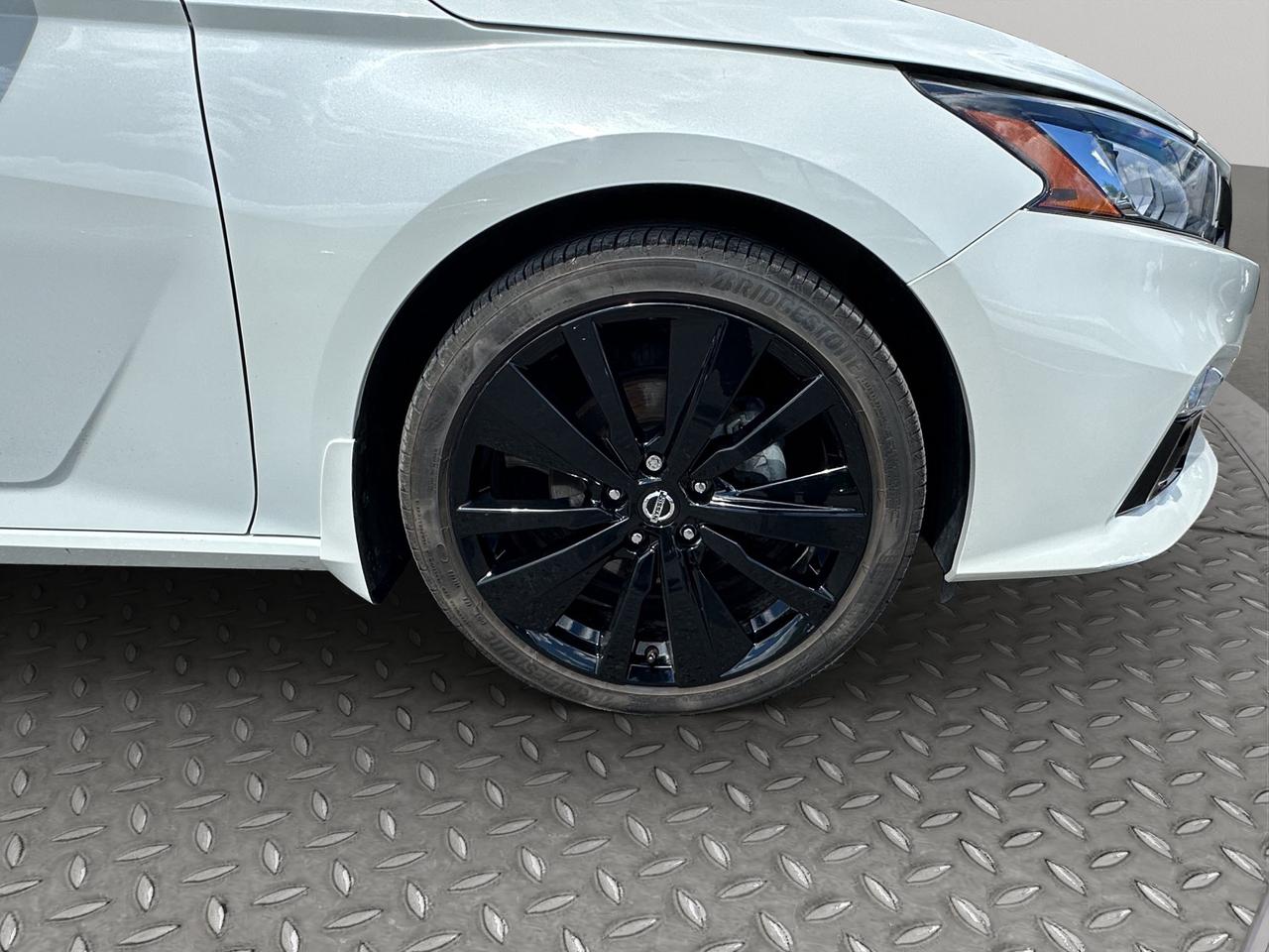2022 Nissan Altima 2.5 SR Midnight Edition Photo