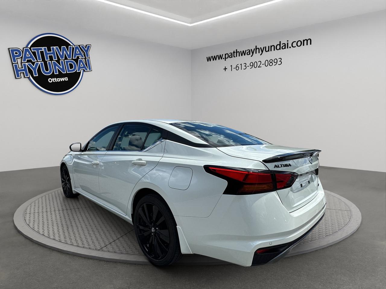 2022 Nissan Altima 2.5 SR Midnight Edition Photo