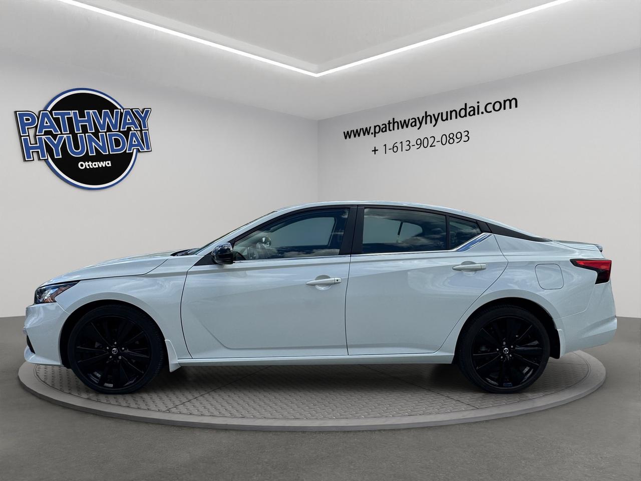 2022 Nissan Altima 2.5 SR Midnight Edition Photo