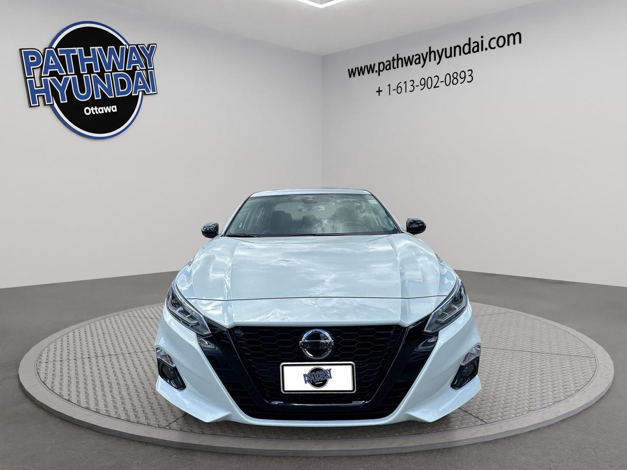 2022 Nissan Altima 2.5 SR Midnight Edition Photo
