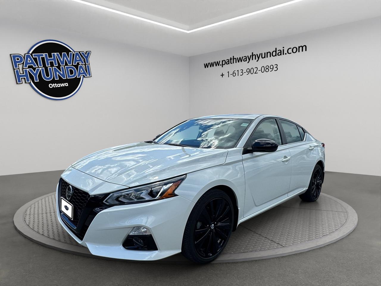 2022 Nissan Altima 2.5 SR Midnight Edition Photo