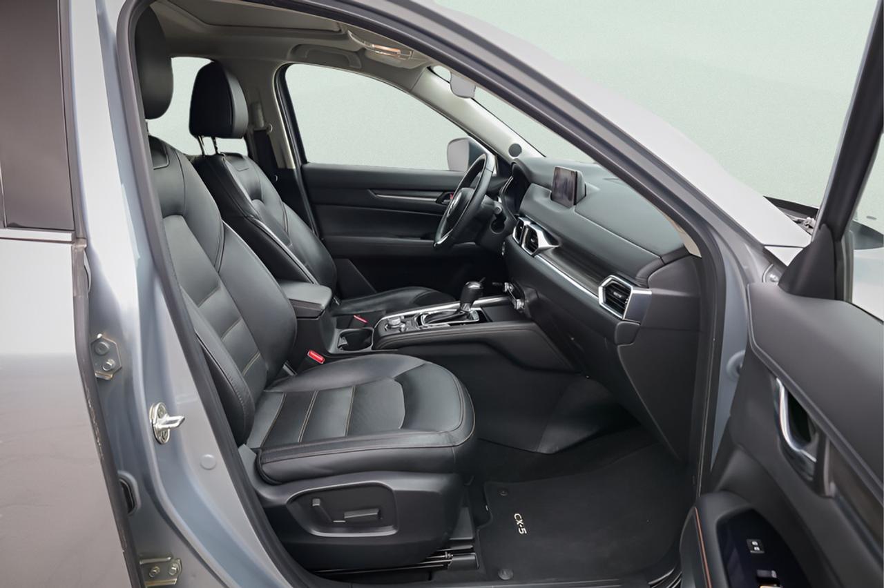 2020 Mazda CX-5 Signature AWD Photo