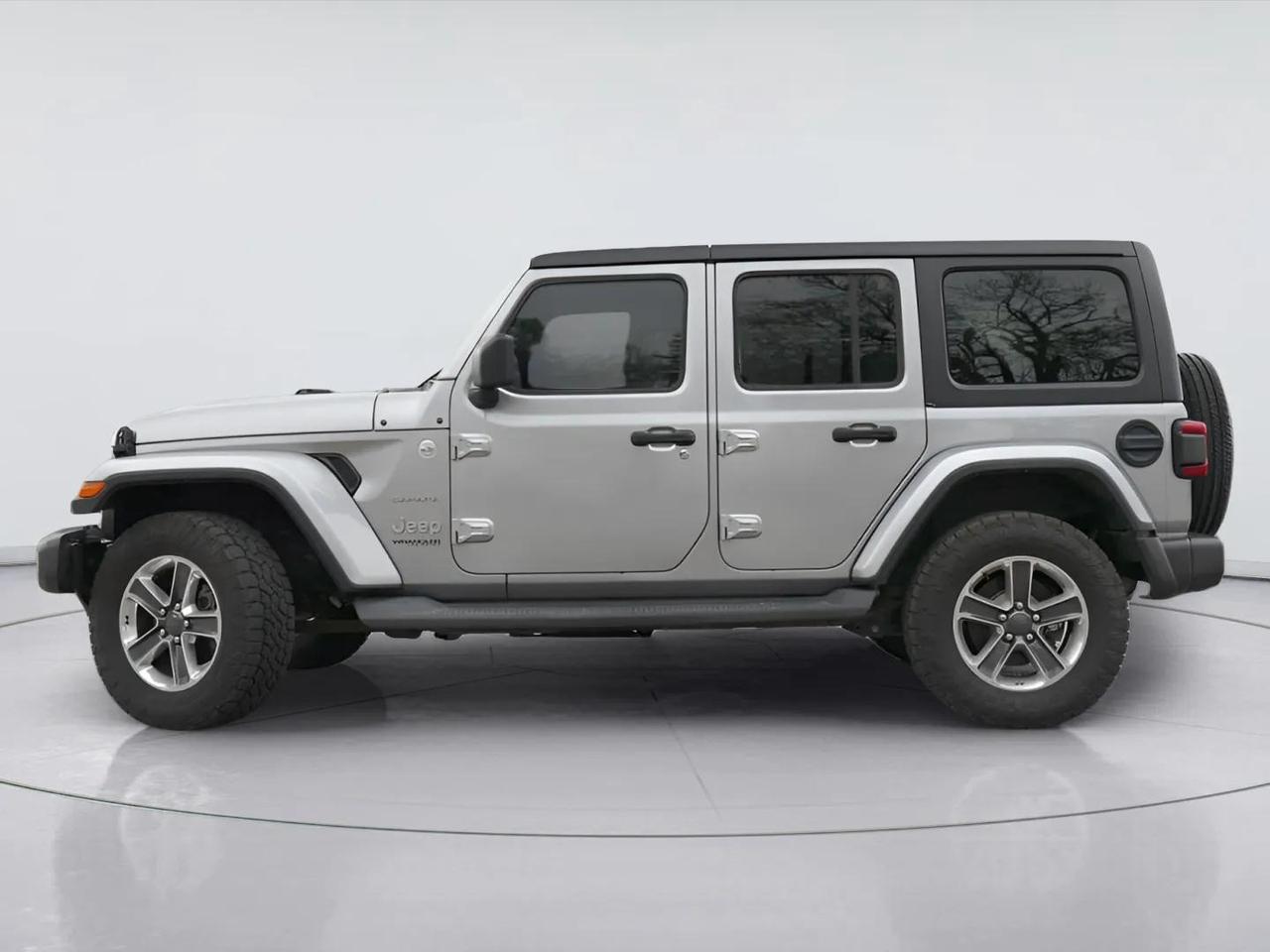 2018 Jeep WRANGLER UNLIMITED UNLIMITED SAHARA 2.0L Photo4