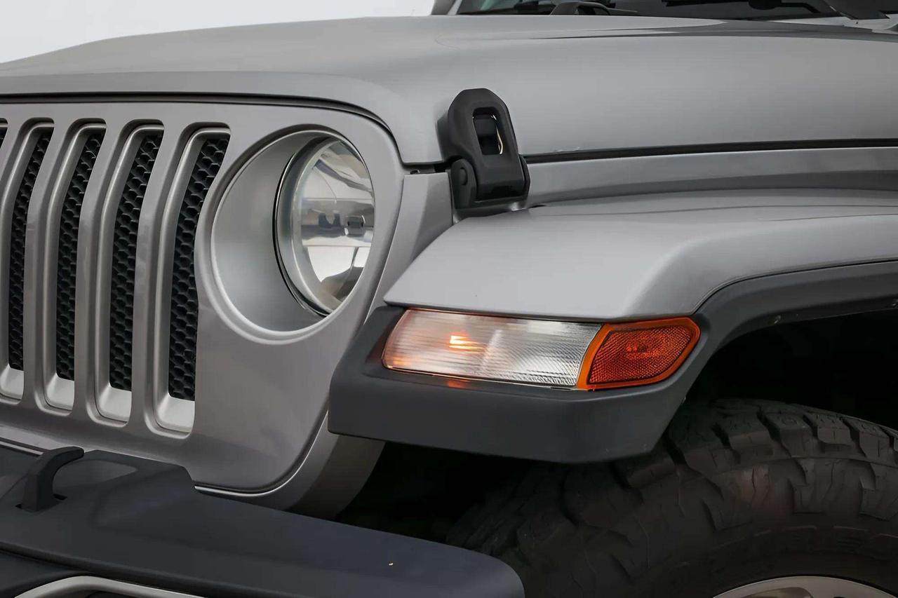 2018 Jeep WRANGLER UNLIMITED UNLIMITED SAHARA 2.0L Photo
