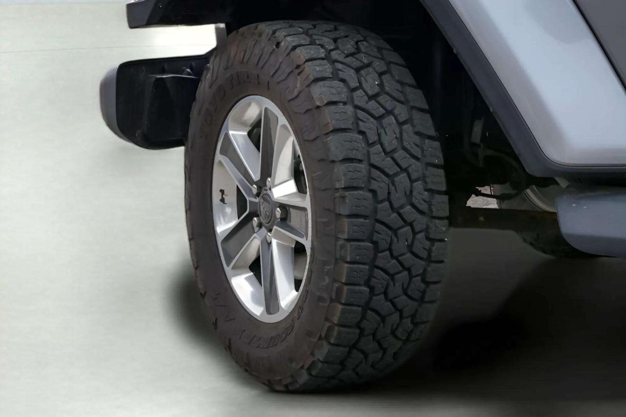 2018 Jeep WRANGLER UNLIMITED UNLIMITED SAHARA 2.0L Photo