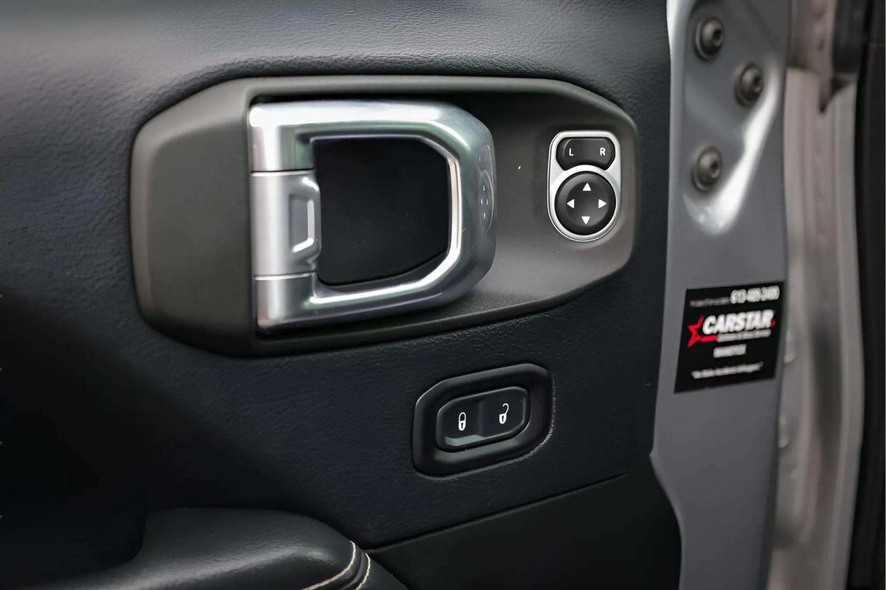 2018 Jeep WRANGLER UNLIMITED UNLIMITED SAHARA 2.0L Photo
