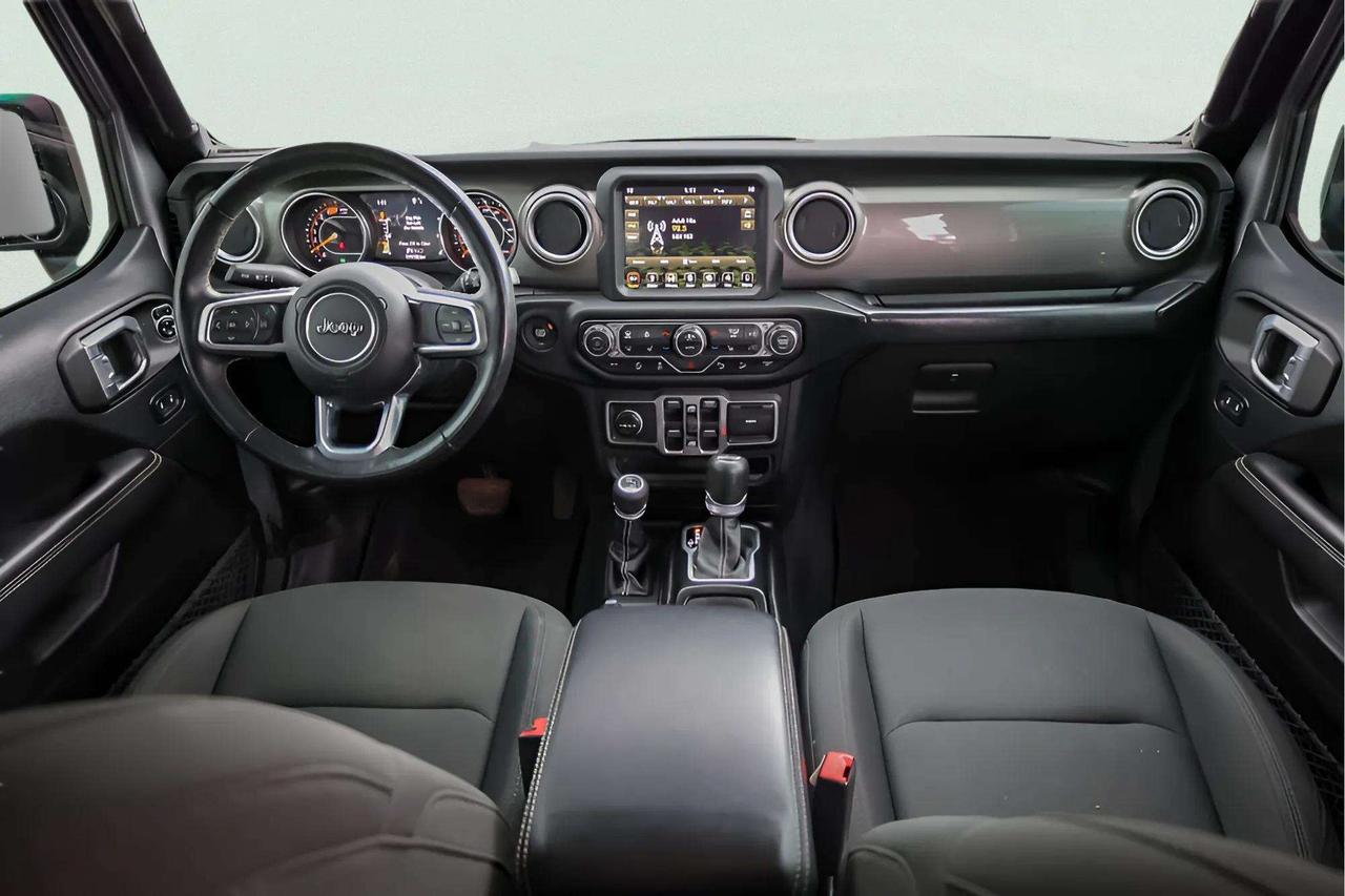 2018 Jeep WRANGLER UNLIMITED UNLIMITED SAHARA 2.0L Photo
