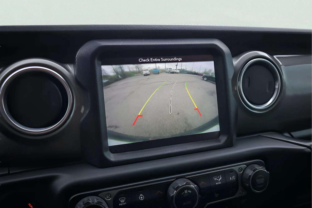 2018 Jeep WRANGLER UNLIMITED UNLIMITED SAHARA 2.0L Photo