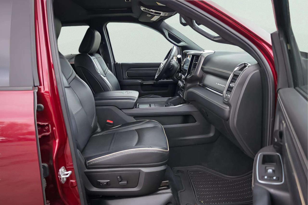2023 RAM 3500 LIMITED 4WD DIESEL Photo