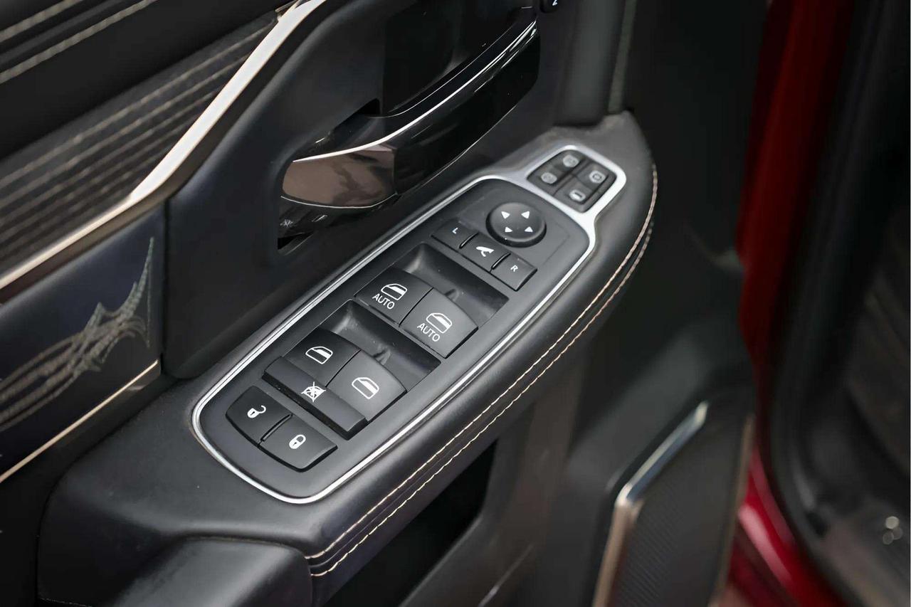 2023 RAM 3500 LIMITED 4WD DIESEL Photo