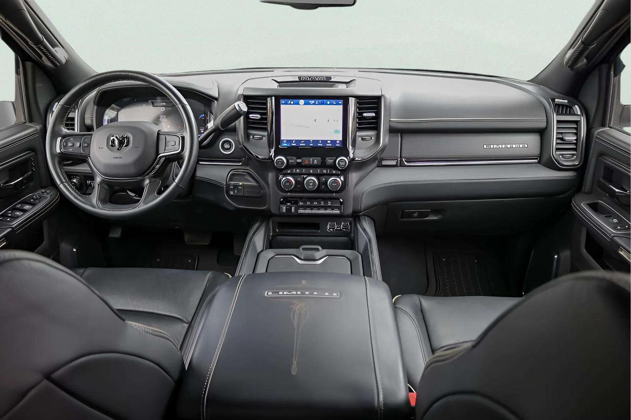 2023 RAM 3500 LIMITED 4WD DIESEL Photo