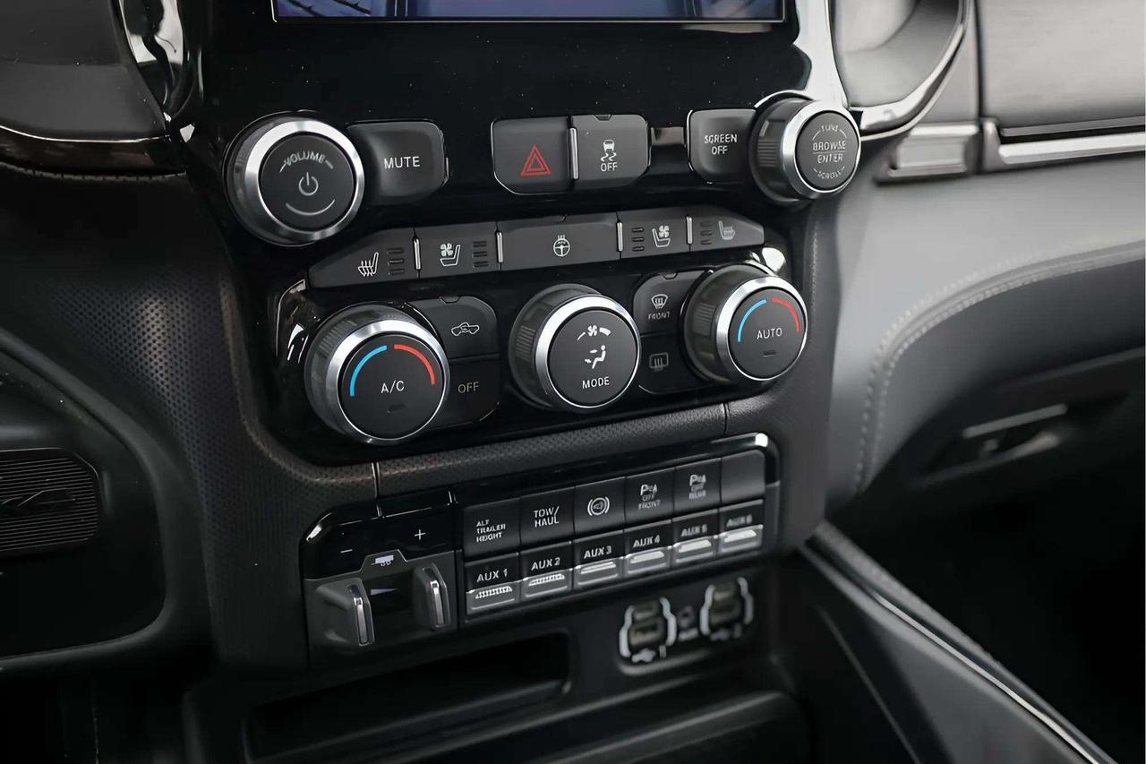 2023 RAM 3500 LIMITED 4WD DIESEL Photo