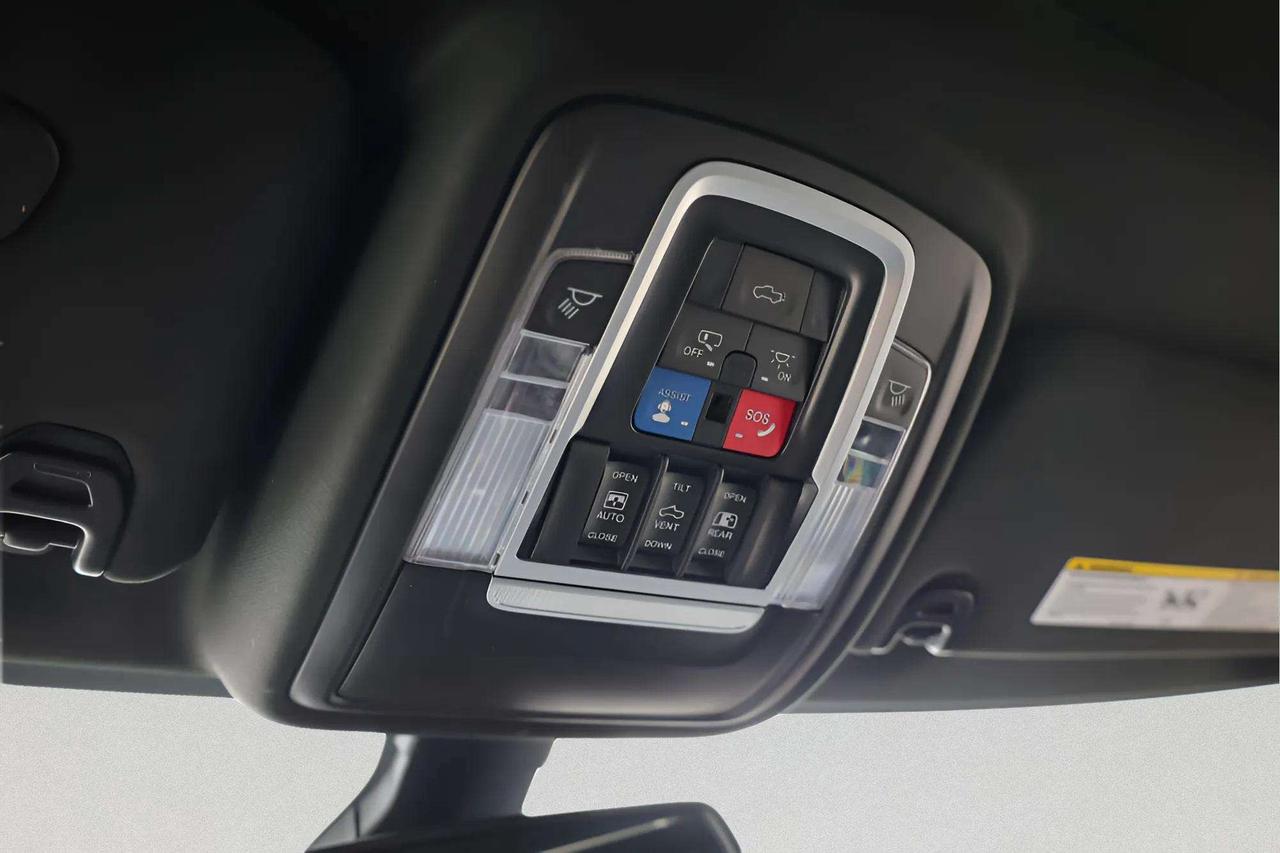2023 RAM 3500 LIMITED 4WD DIESEL Photo