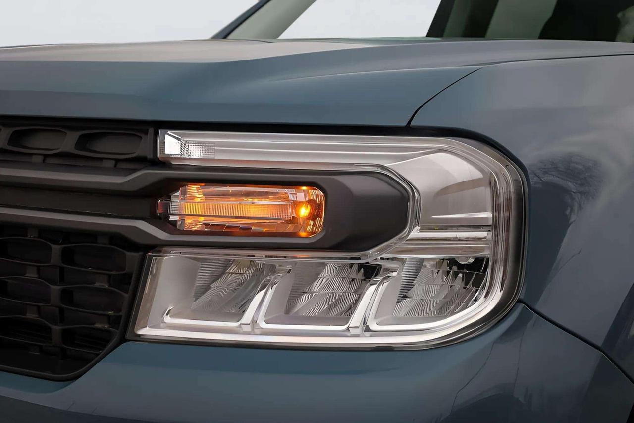 2023 Ford Maverick XLT Crew Cab Photo
