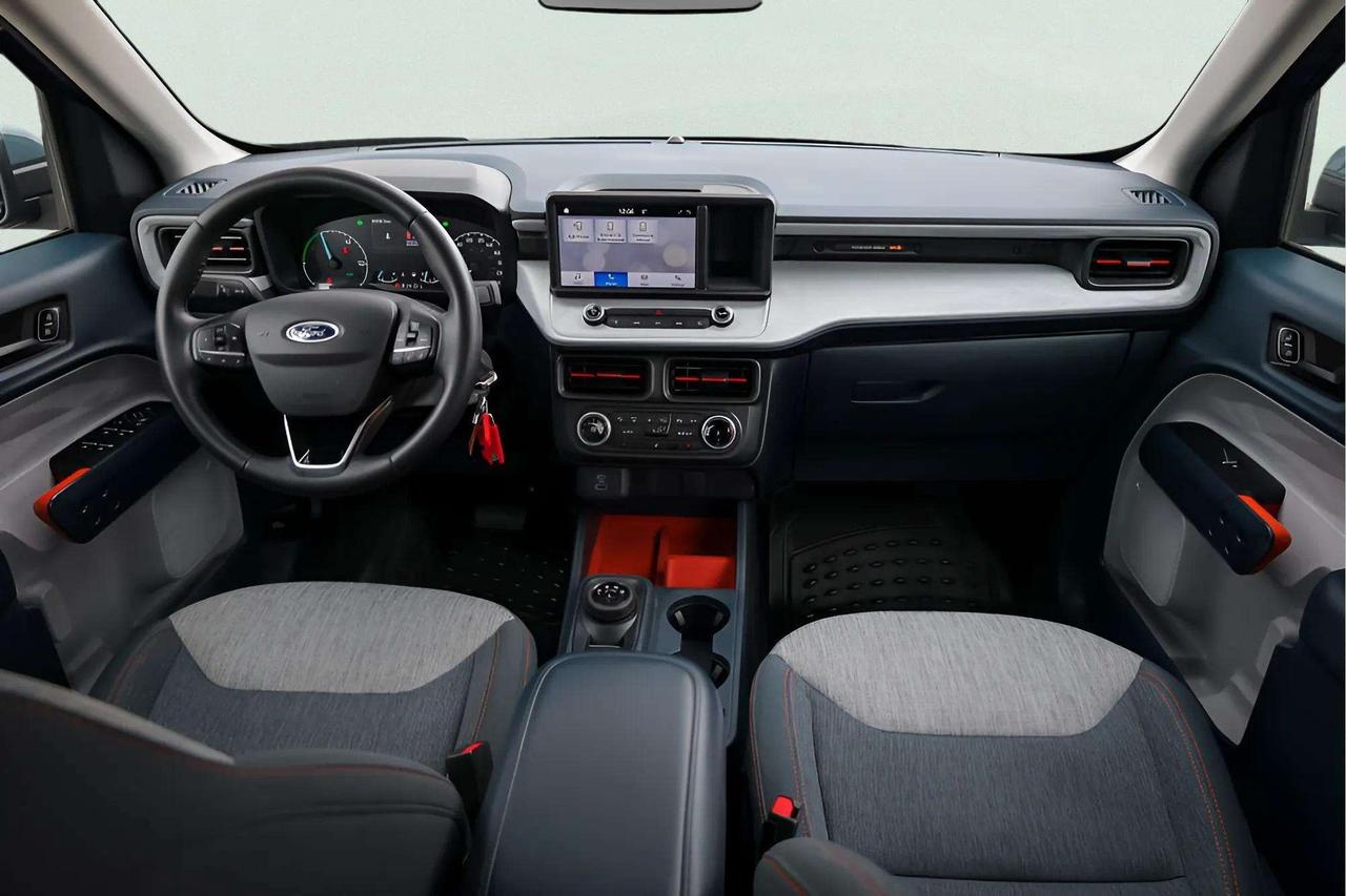 2023 Ford Maverick XLT Crew Cab Photo