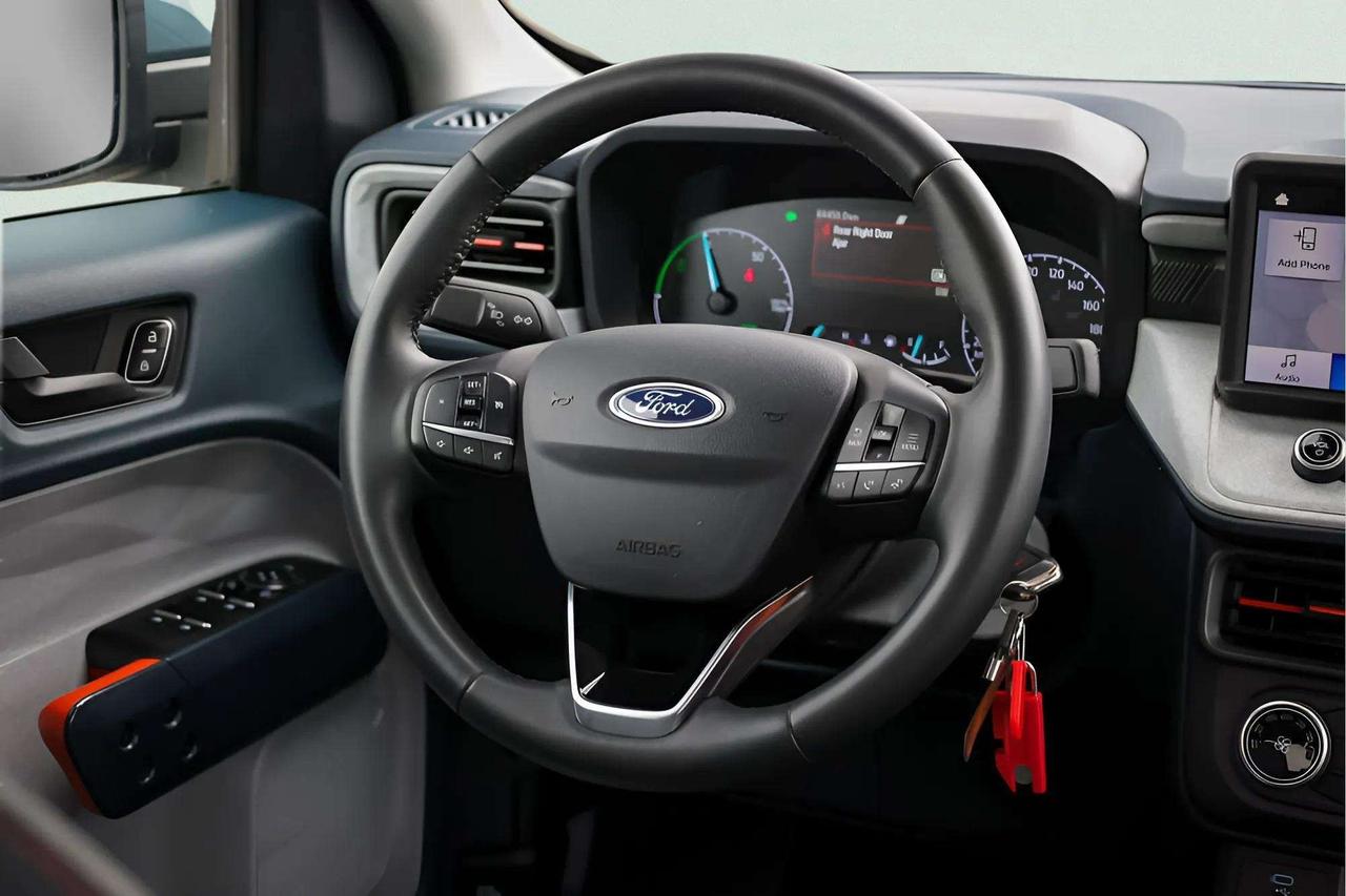 2023 Ford Maverick XLT Crew Cab Photo
