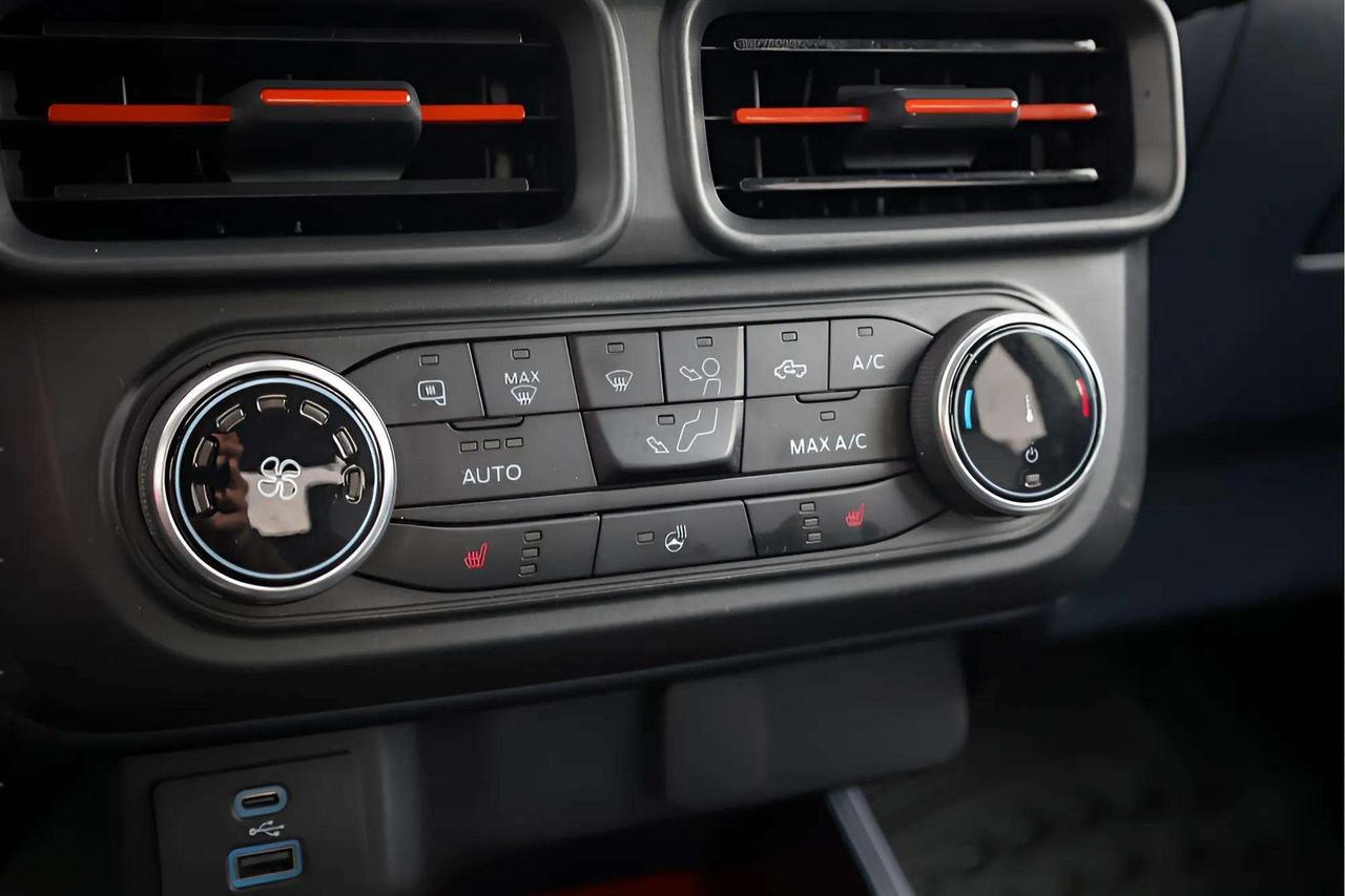 2023 Ford Maverick XLT Crew Cab Photo