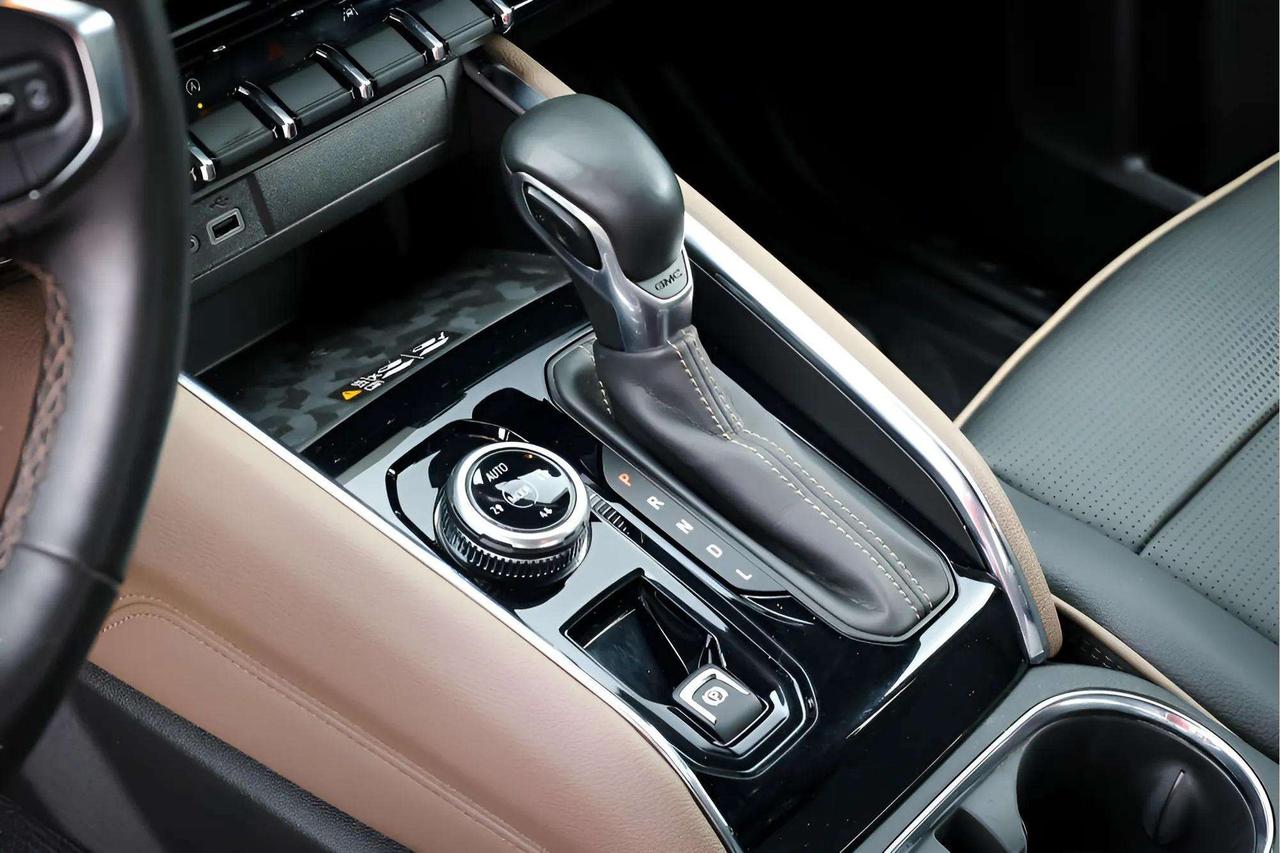 2023 GMC Canyon Denali 2.7L Turbo Photo