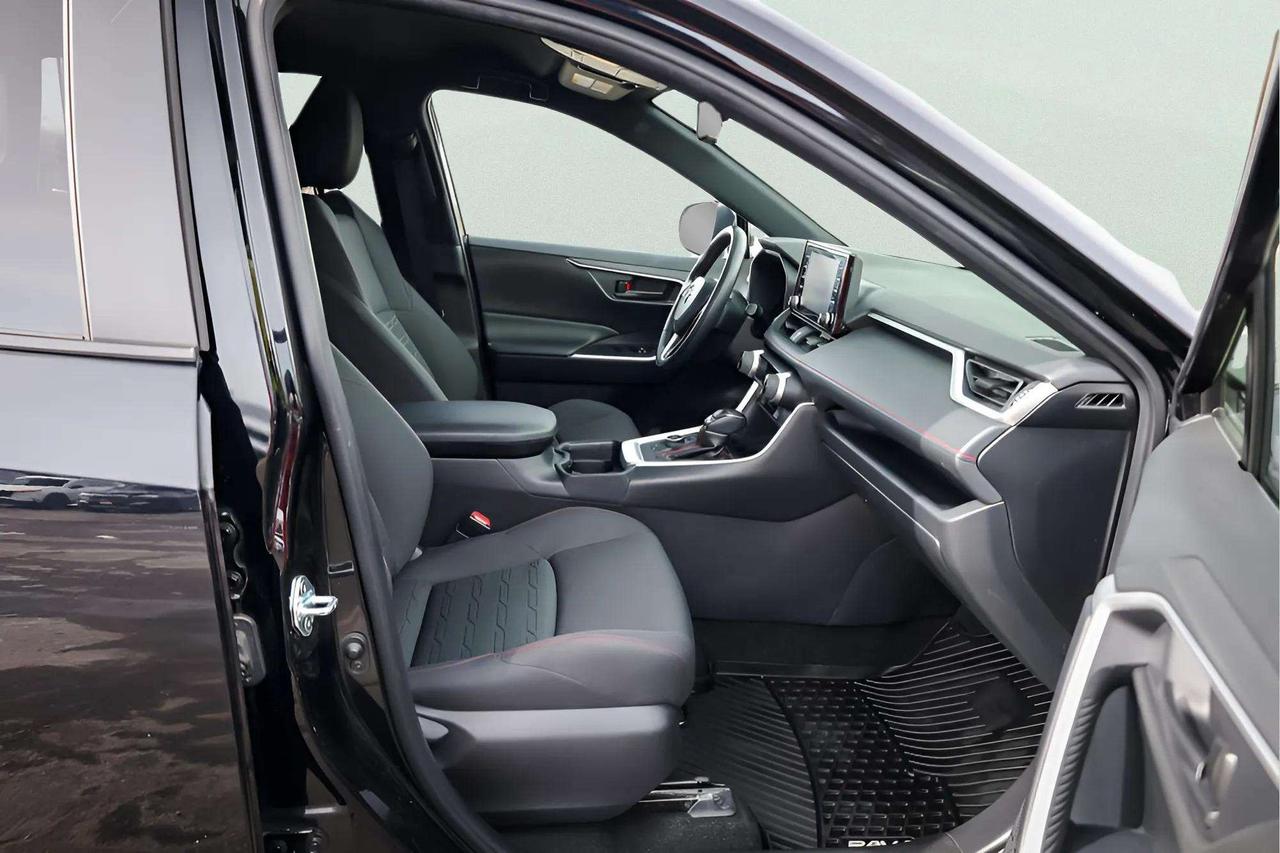 2021 Toyota RAV4 Prime : Leather, Apple Car Play, Htd Seats, Htd Wheel Photo