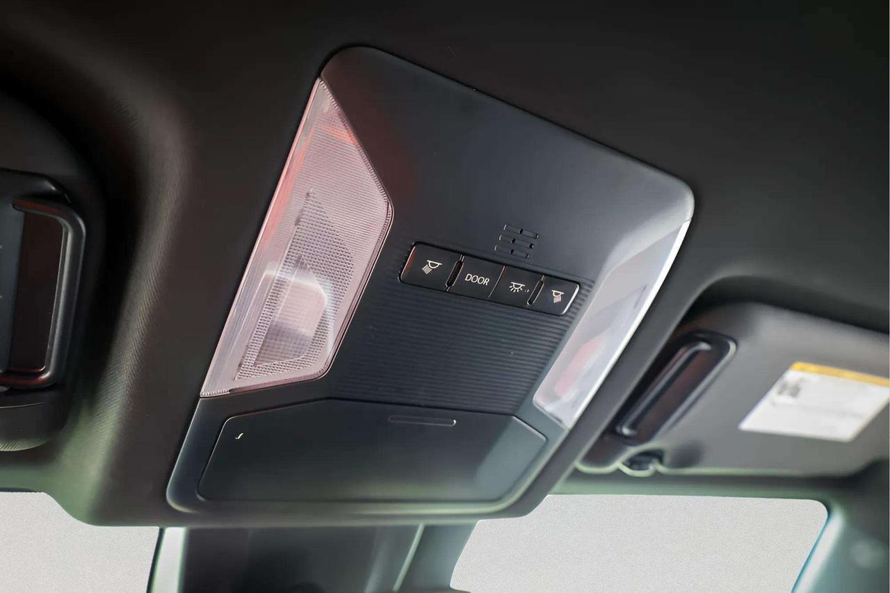 2021 Toyota RAV4 Prime : Leather, Apple Car Play, Htd Seats, Htd Wheel Photo