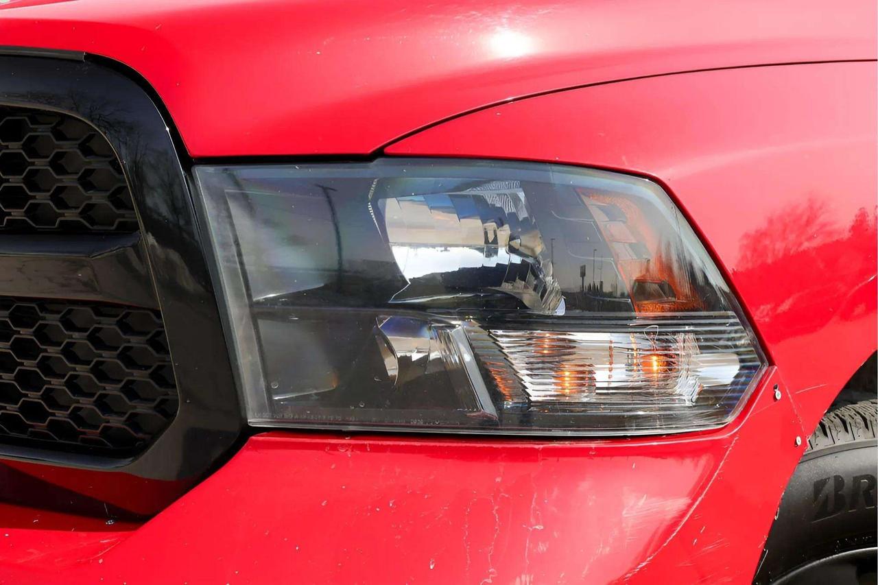 2022 RAM 1500 Classic : Night Edition, R.Cam, 8.4 Media Screen Photo