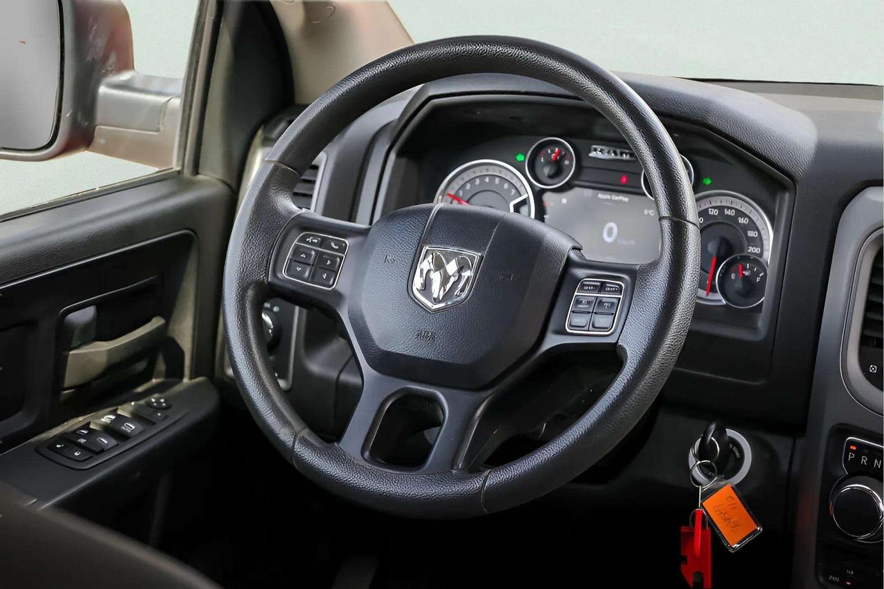 2022 RAM 1500 Classic : Night Edition, R.Cam, 8.4 Media Screen Photo