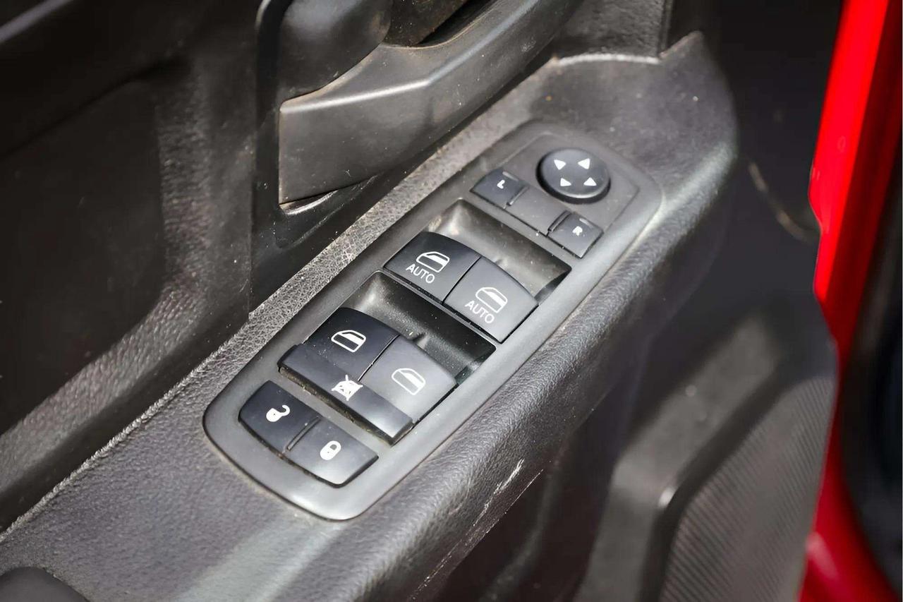 2022 RAM 1500 Classic : Night Edition, R.Cam, 8.4 Media Screen Photo