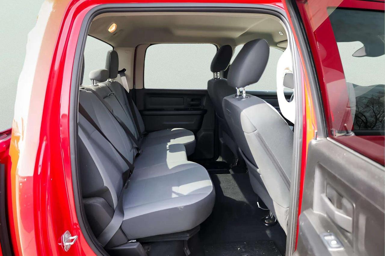 2022 RAM 1500 Classic : Night Edition, R.Cam, 8.4 Media Screen Photo