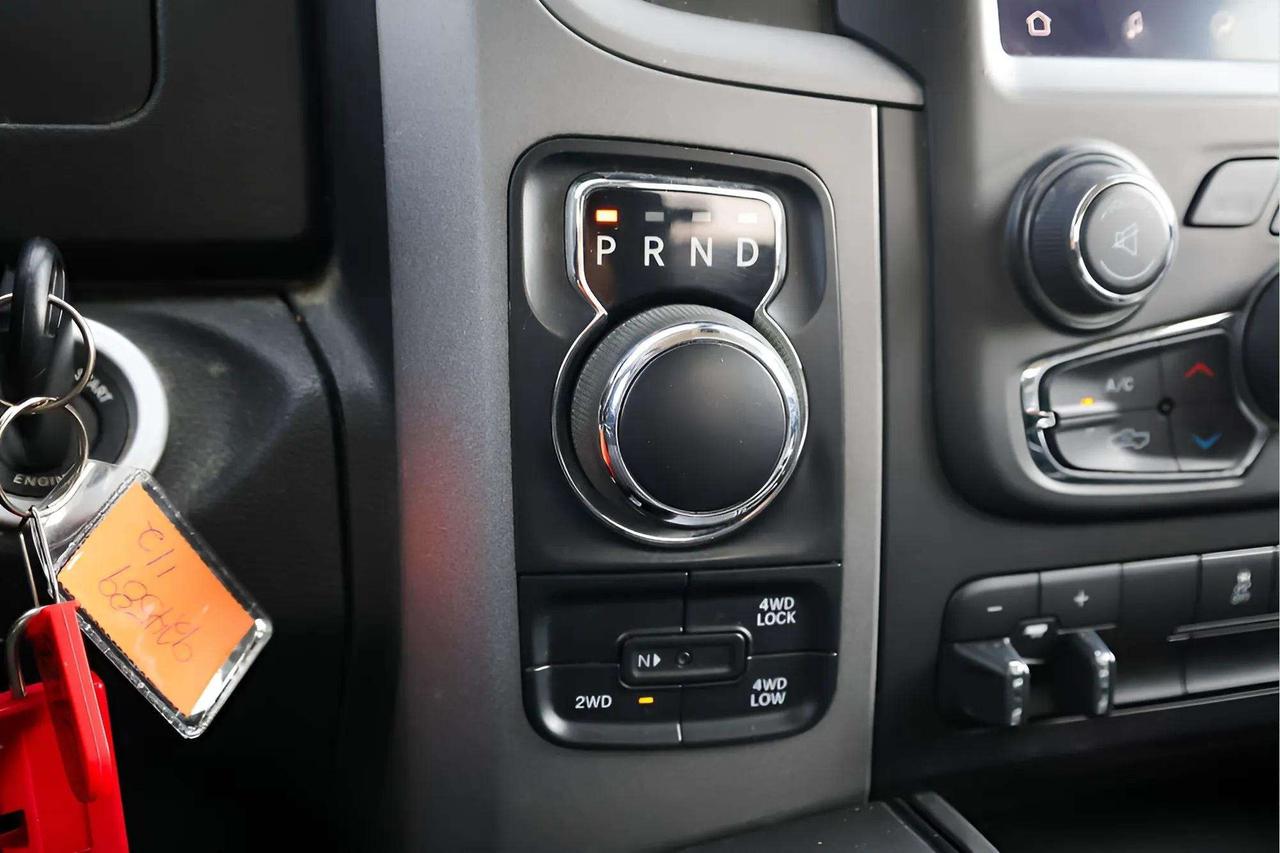 2022 RAM 1500 Classic : Night Edition, R.Cam, 8.4 Media Screen Photo