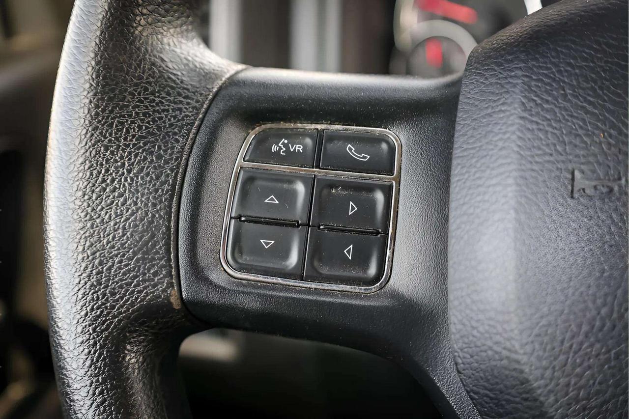 2022 RAM 1500 Classic : Night Edition, R.Cam, 8.4 Media Screen Photo