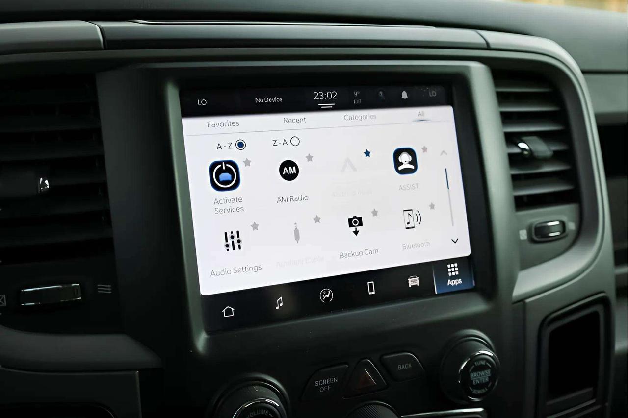 2022 RAM 1500 Classic : Night Edition, R.Cam, 8.4 Media Screen Photo