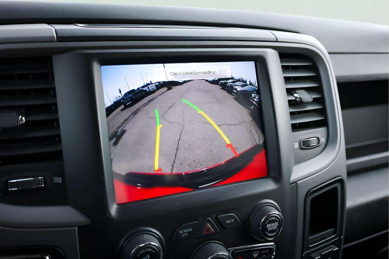 2022 RAM 1500 Classic : Night Edition, R.Cam, 8.4 Media Screen Photo