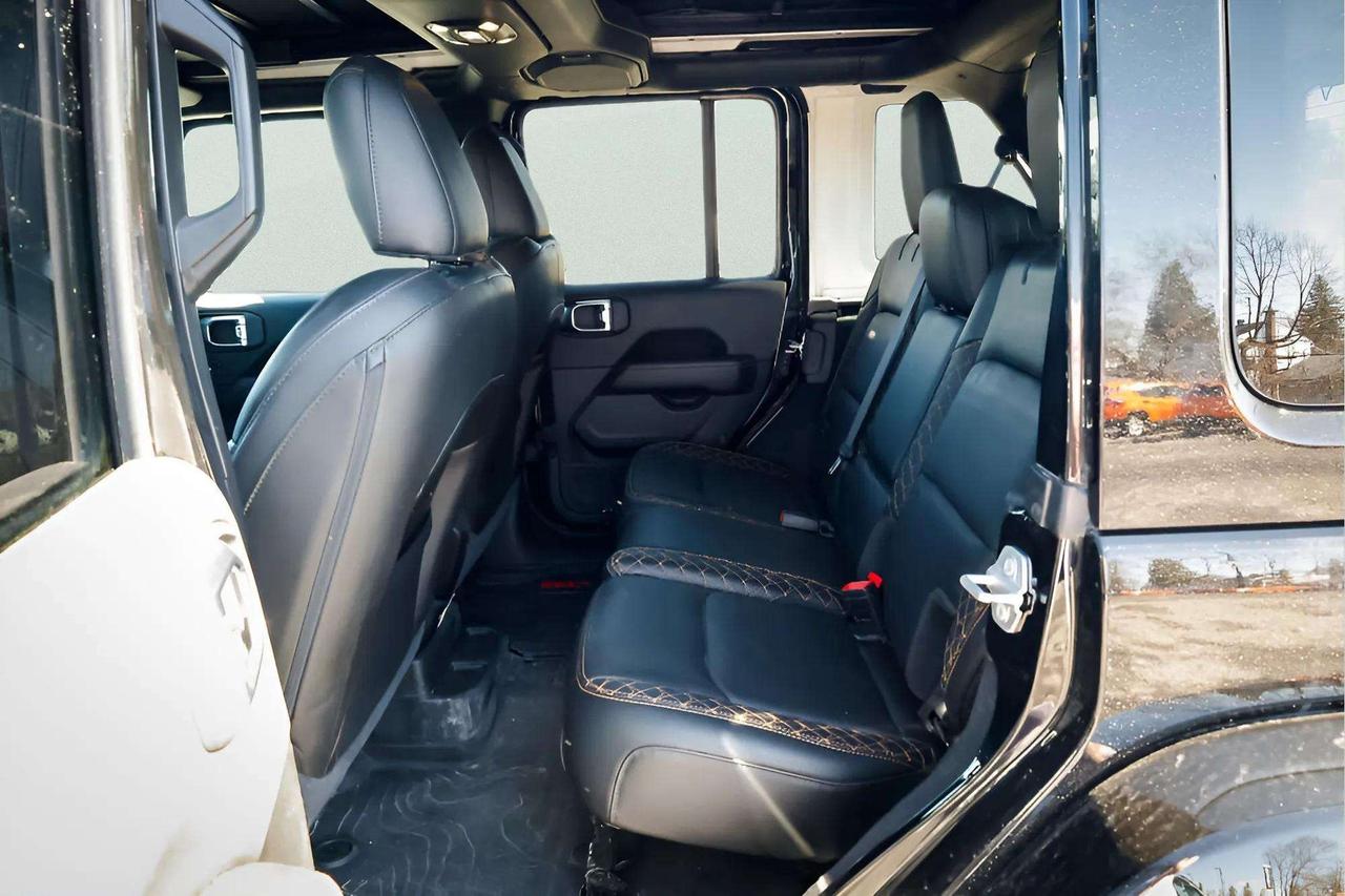 2023 Jeep Wrangler : Sky Top, Apple Car Play, Nav, Htd Seats, Htd Ste Photo