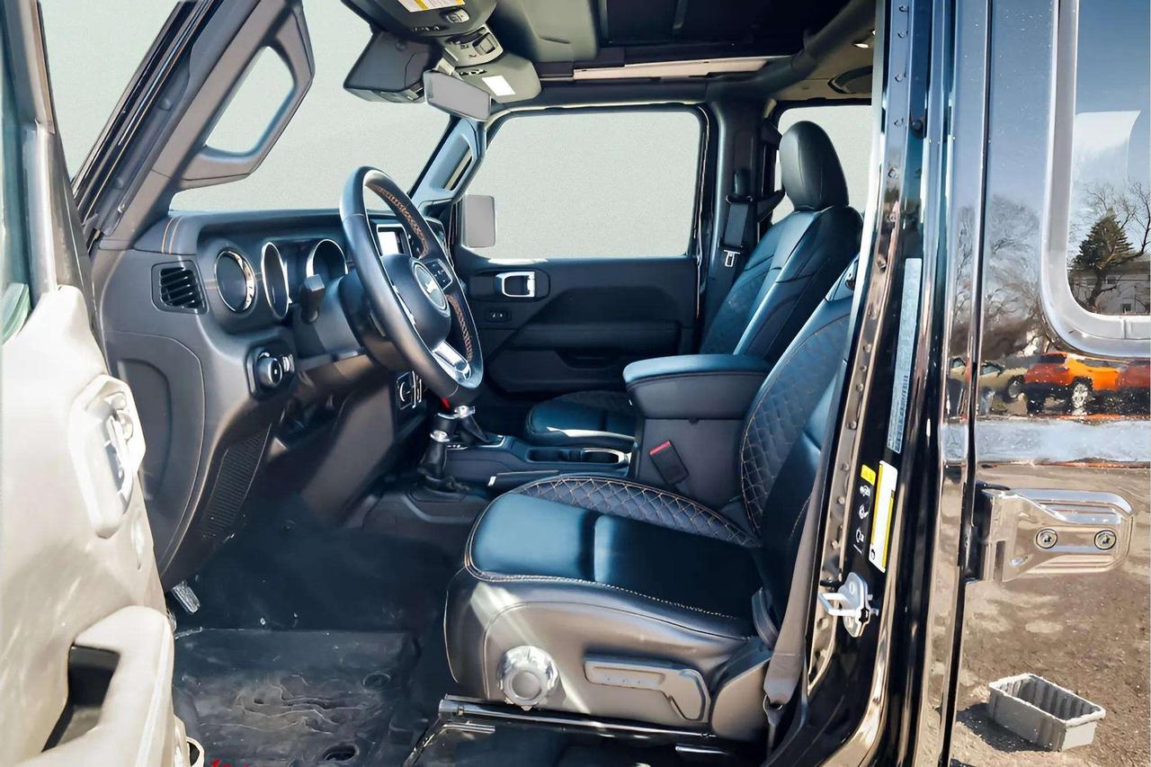 2023 Jeep Wrangler : Sky Top, Apple Car Play, Nav, Htd Seats, Htd Ste Photo