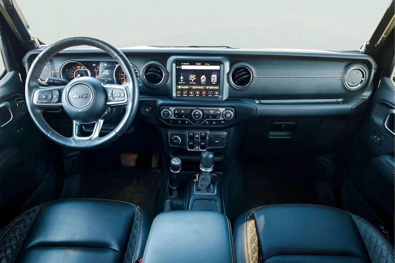 2023 Jeep Wrangler : Sky Top, Apple Car Play, Nav, Htd Seats, Htd Ste Photo