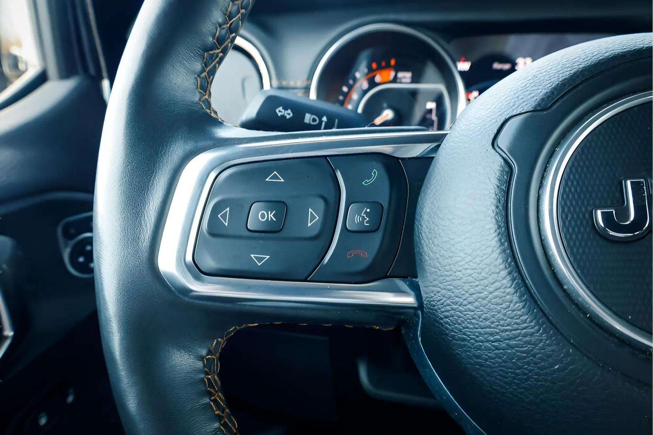 2023 Jeep Wrangler : Sky Top, Apple Car Play, Nav, Htd Seats, Htd Ste Photo