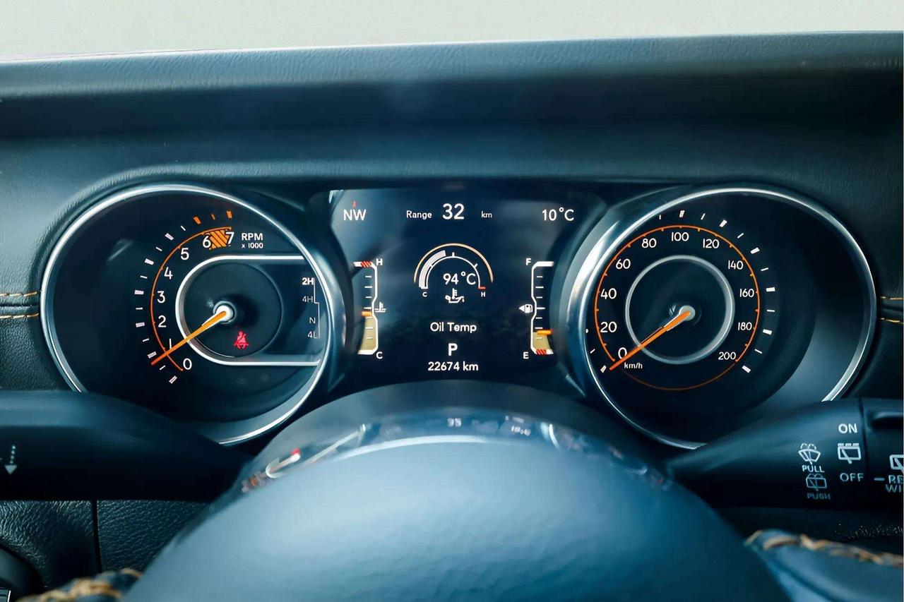 2023 Jeep Wrangler : Sky Top, Apple Car Play, Nav, Htd Seats, Htd Ste Photo