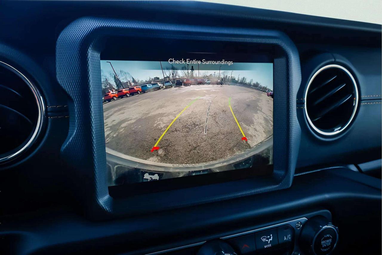 2023 Jeep Wrangler : Sky Top, Apple Car Play, Nav, Htd Seats, Htd Ste Photo