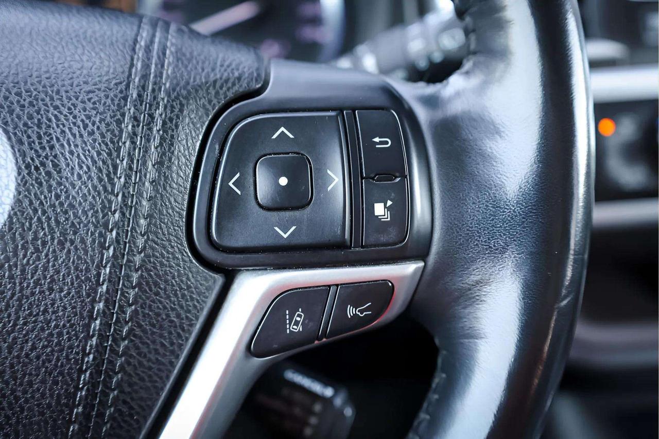 2018 Toyota Highlander : Leather, Navi, Htd Seats Photo