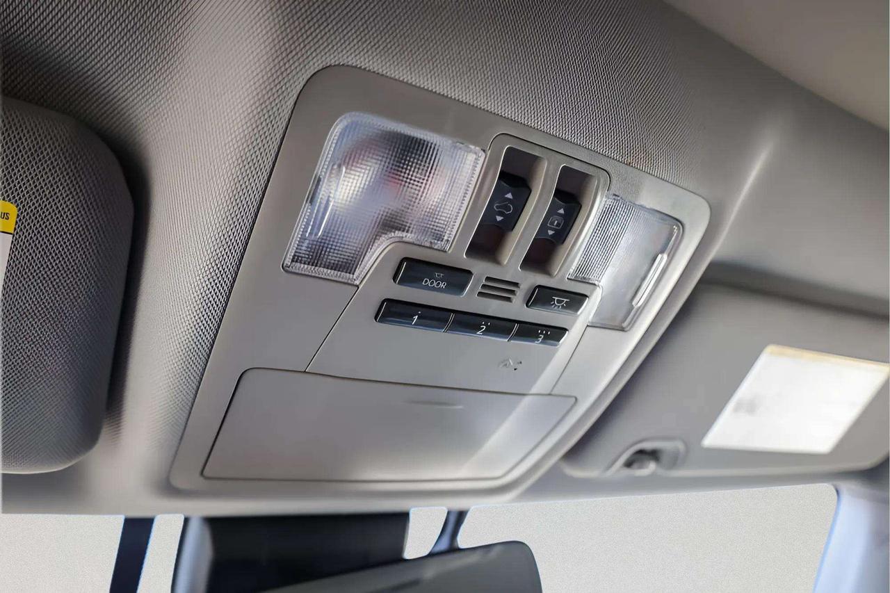 2018 Toyota Highlander : Leather, Navi, Htd Seats Photo